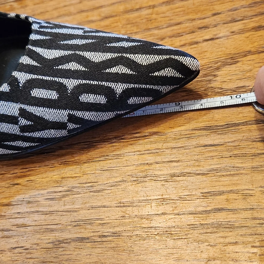 NEW DKNY Embossed Stiletto 4" Heel - Picture 8 of 8